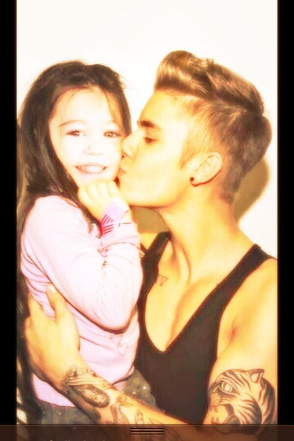AsiaCome's tweet photo. Much love for her http://t.co/eZlKT6NfDj