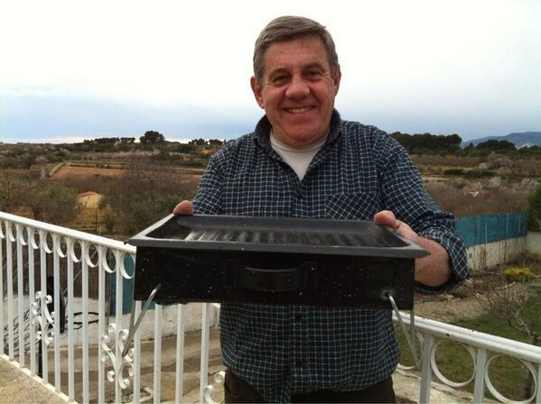 BuenosFuegos's tweet photo. ¿Conocéis nuestros braseritos? Gracias a ellos la comida se mantiene caliente en mesa c / @albertochicote http://t.co/SvyqW8qiqP