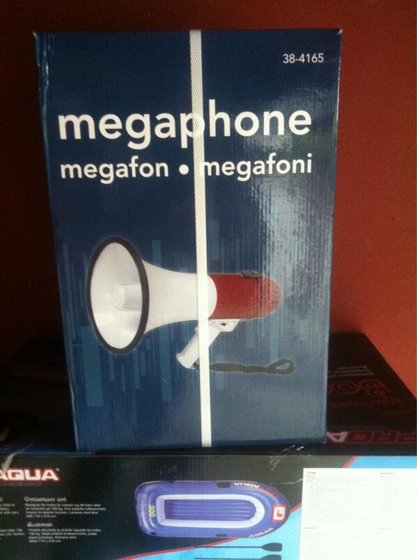 DBergsager's tweet photo. Ny megafon kjøpt inn til padlekonkurransen! #itkonf http://t.co/JijbAZFIJJ