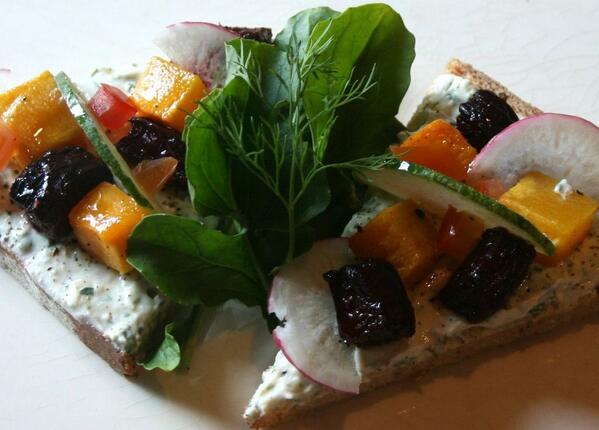 Spicysangria's tweet image. Go on our Facebook page and name 5 ingredients present in this dish! Win a free meal for two at LPQ! #lpqindia