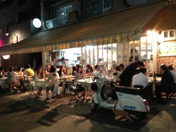 pacechiara's tweet image. #Vespa e tavolini fuori... Già mi piace! #daIsa #TokyoLife