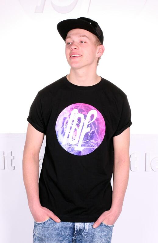 sneakerwinkel's tweet photo. LOF Illuminati tee nu ook online! http://t.co/1zfeKfLMWE