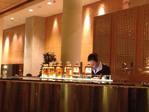 daniel_goh00's tweet photo. Drink and enjoy the evening with Hibiki Suntory whiskey, Gourmet Japan JCB at Ritz Carlton. http://t.co/mCW54AfCcL