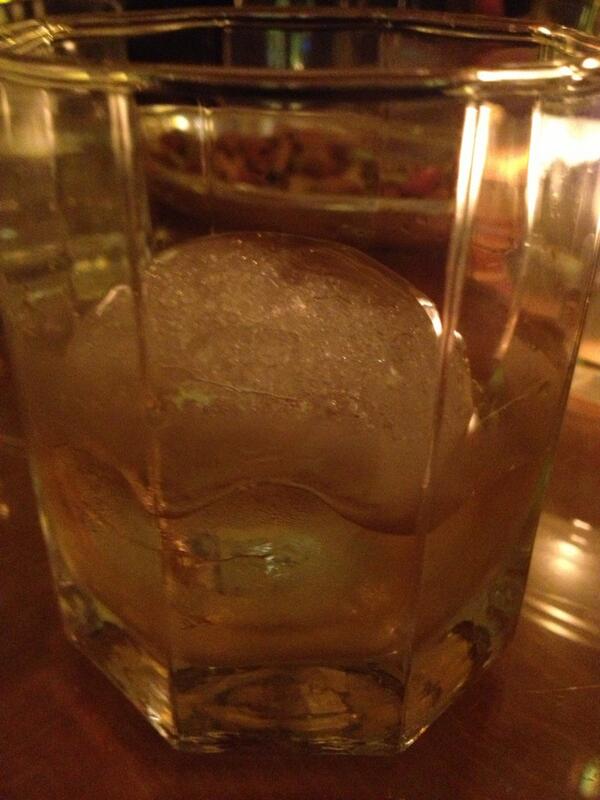 daniel_goh00's tweet photo. Here comes the Hibiki Suntory Whiskey 17. http://t.co/bmQqUkjOoO