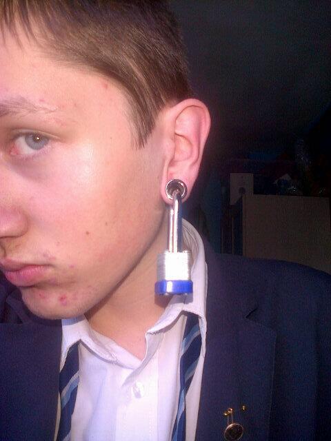 sampaskin's tweet photo. People keep talking bout padlock through the ear so here it is http://t.co/OTxcujfK6h