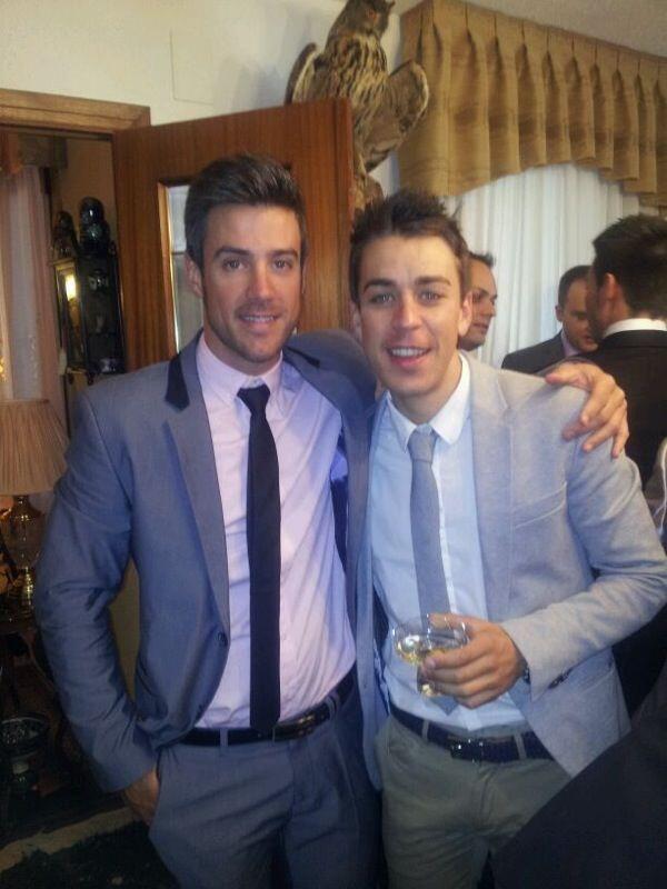 mauroribera2's tweet photo. una boda molt especial la de @BenitoRf37 ,foto amb el meu bro' @FerreRuiz .per mols anys! :) http://t.co/oecjz2bOXK