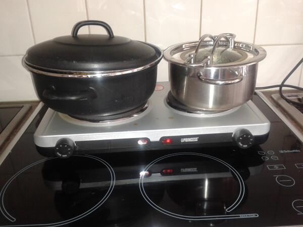 Tinka13's tweet image. Tis klein, t wiebelt en ik ben er nog niet helemaal mee vertrouwd, maar de kip ruikt lekker #alwaysasolution