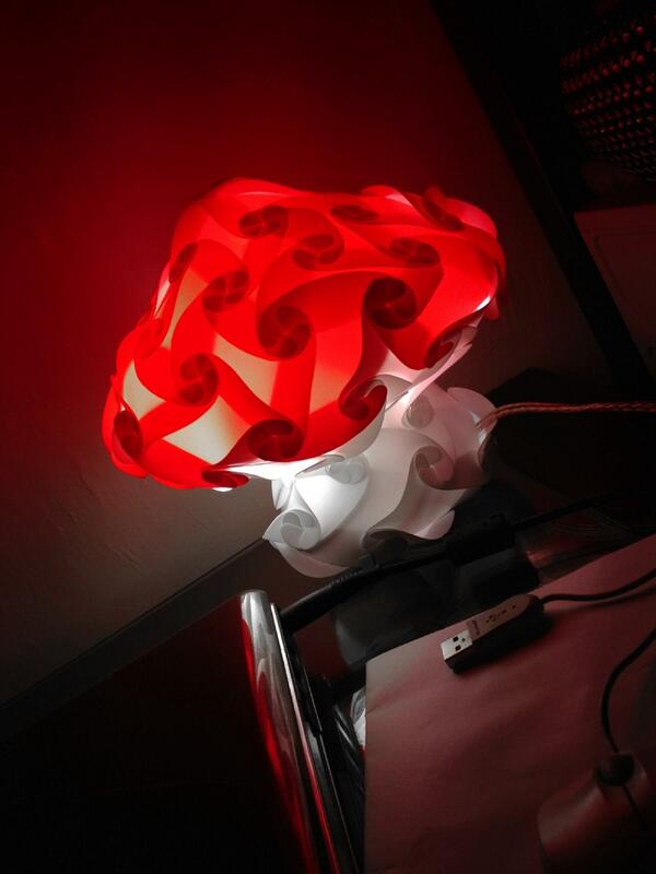 yarriy's tweet photo. so goodnight goodnight goodnight ❤ thank you for the lamp @frrdiza http://t.co/r4pdYn7Bgb