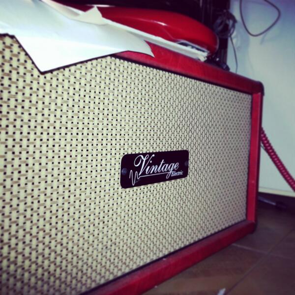secondhandpunk's tweet photo. Próximamente... 13|30 #lonuevodesecond #13|30 #SH http://t.co/d5hPczcSNH