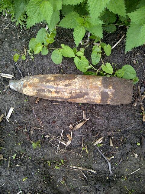 Granaat gevonden laat deze vooral liggen. Bel direct de politie. De politie zal de granaat bekijken en de EOD bellen.