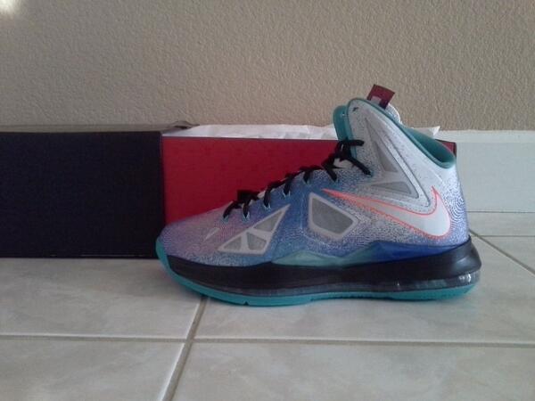 Kicks_for_sale tweet picture