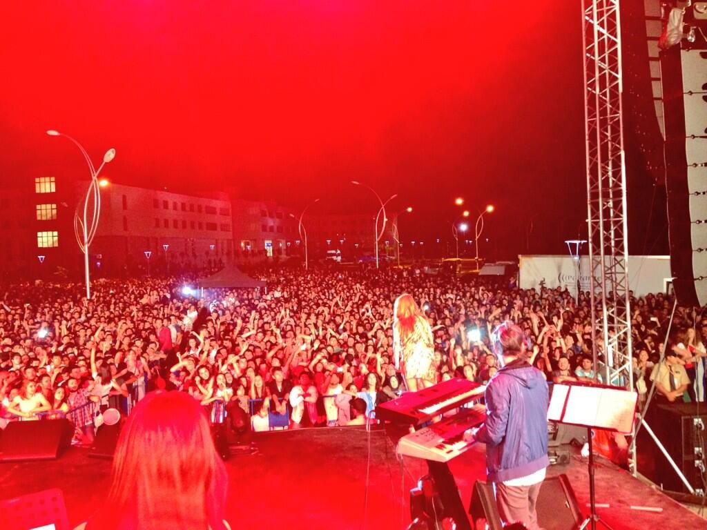 BK5XuDqCAAAk9U8.jpg:large