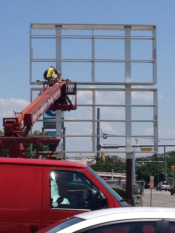 SunSignsAustin's tweet image. Installation at Willow Court on E. Oltorf St.
Complete sign installation will continue tomorrow. #sunsignsaustin