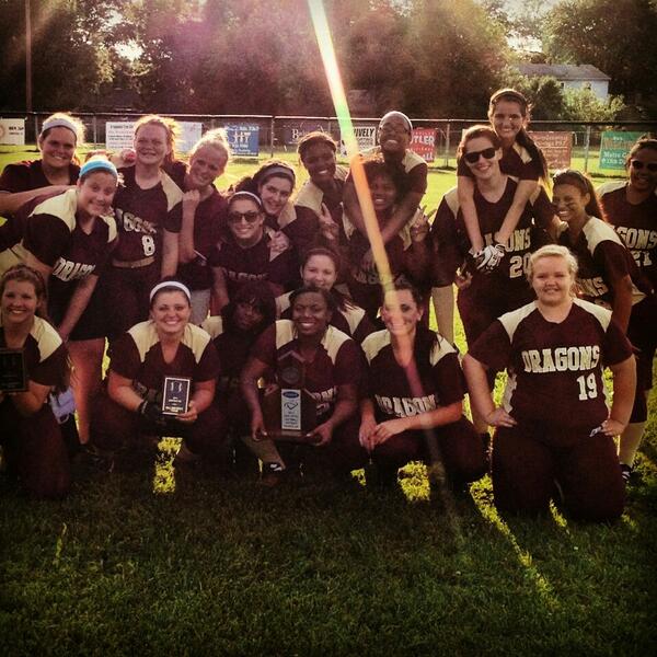 Doss_Softball's tweet photo. DISTRICT RUNNER UP! So proud of these girls! Your coaches love yall! Heads up high you all are AWESOME #Family #DHS http://t.co/rpN6bta1YK