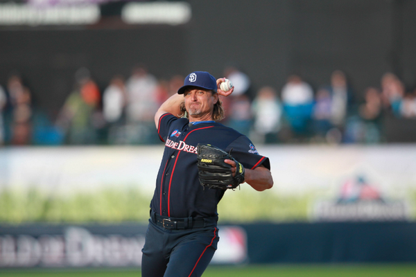 Cut4's tweet photo. @Padres legend @THoffman51 has still got it. #MAXfod http://t.co/Dn3qrp8FOw