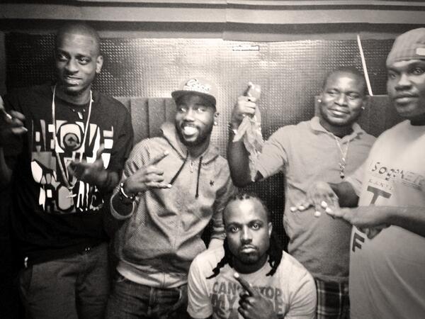 DanielDarinus's tweet photo. New barikad crew team http://t.co/0accrQSX4F