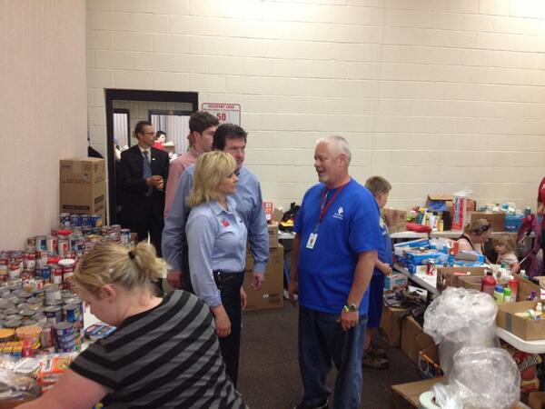 GovMaryFallin's tweet photo. As you can tell from the pic, people have been very generous w food donations. Best thing 2 donate now is $$ http://t.co/1iKV51IOrw