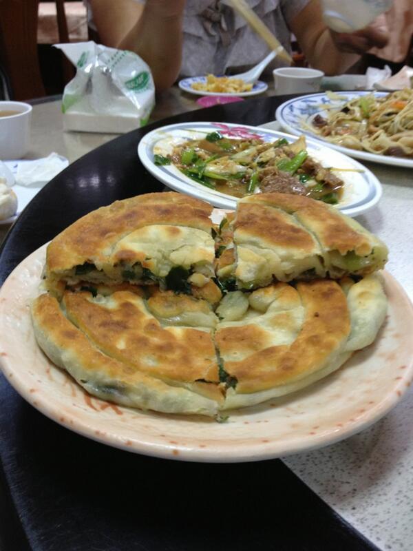 Bluenisa6882's tweet photo. @VicMichaels Let me enjoy this green onion cake for you! http://t.co/rkOrXOrlNA