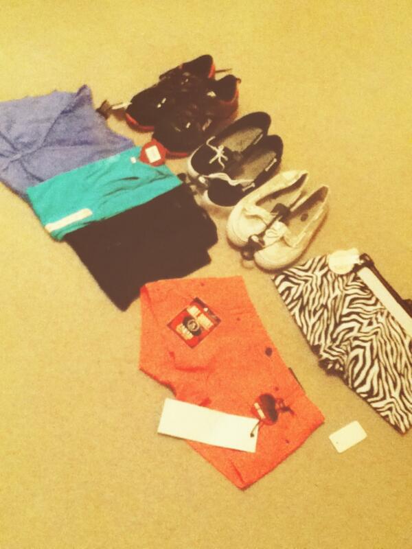 Kendra_VanDeest's tweet image. I'd say it was a pretty good day of shopping! #3pairsofshoes #2shirts #1tanktop #2pairsofshorts