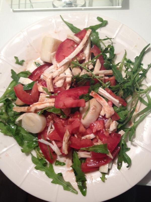 GenoviveMexico's tweet image. Arúgula, jitomate, palmitos y queso oaxaca totalmente #carbcontrol! Yummo!