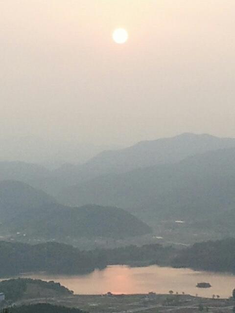 달해 ~ 이른 새벽 저수지  위에 일출