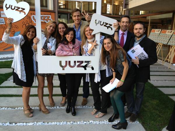 OscarMartinezTV's tweet photo. Presentando el evento con los amigos de @Yuzzing. Sois unos cracks! http://t.co/Sq8vR4WGBH
