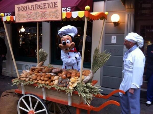La protection culturelle française n'est-elle pas dépassée pour Disneyland? - Page 2 BK7miDGCYAAzpN1