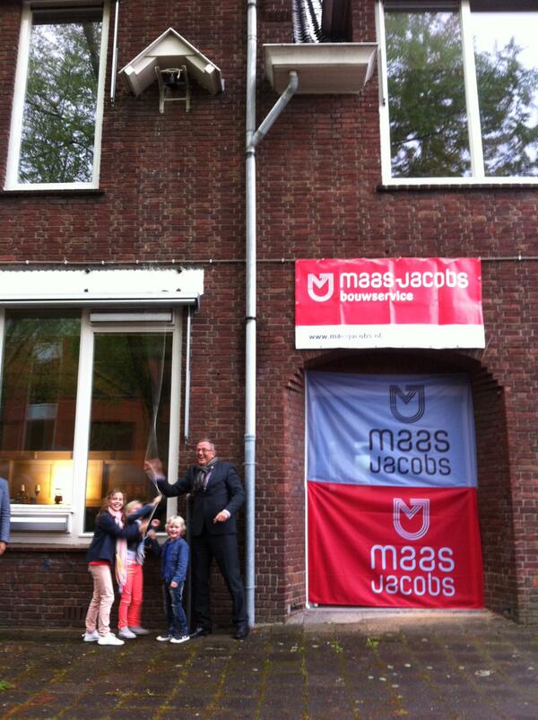 Wethouder van de gemeente Breda, Bob Bergkamp, gaf samen met de toekomstige bewoners het startsignaal