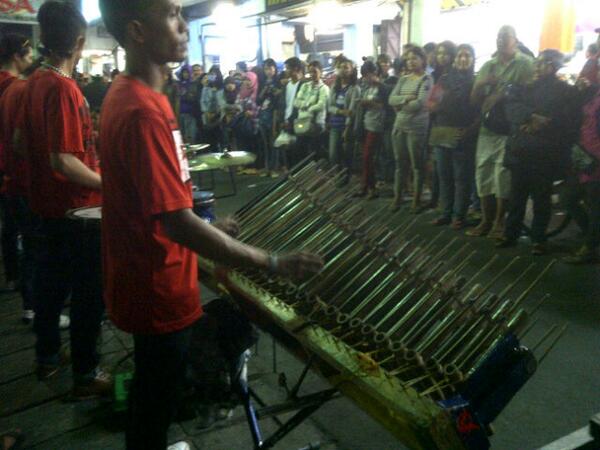 Suasana Khas #Malioboro Malam Hari  via <a href="/infosenijogja/">Akun Terkunci</a>