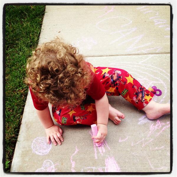 Just a little sidewalk chalk before breakfast :) Hope she can draw like her daddy!! @gabrielturner #mylittleartist