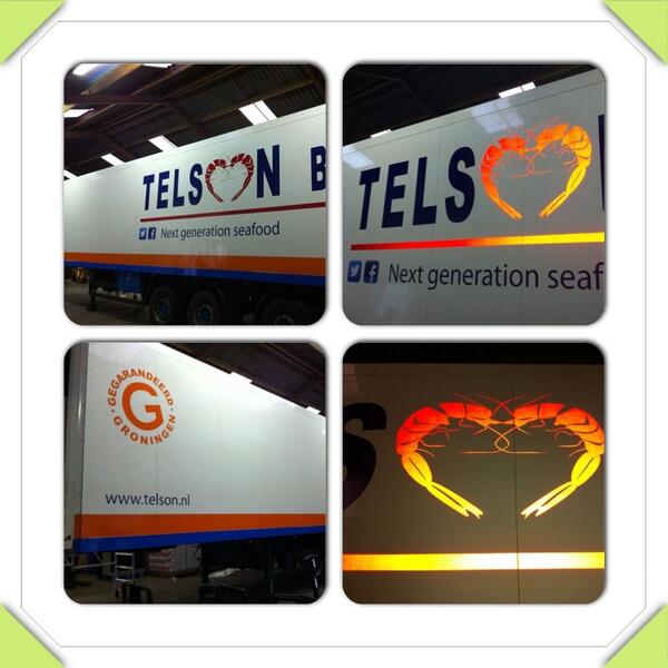 Trailer van <a href="/TelsonBV/">Telson BV</a> opgeleverd met opvallende reflecterende belettering. Echt een rijdend #visitekaartje #sign