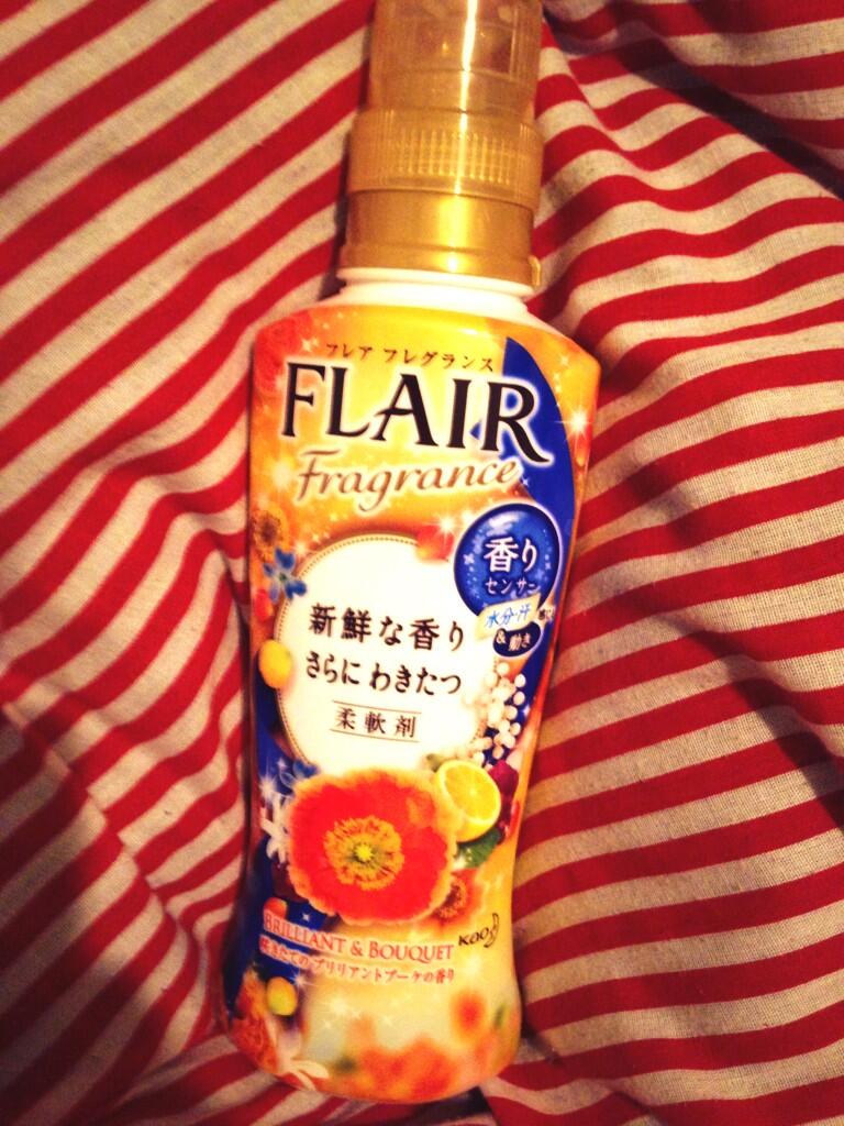 ともぷぅ フレアフレグランス 愛用してた柔軟剤の水色が店頭から消えつつある その変わりの黄色が新登場してたんだけど やっぱり水色の香りがいいよ あたしってほんと少数派なんだね しくしく Http T Co Gyjaeu0ewz Twitter