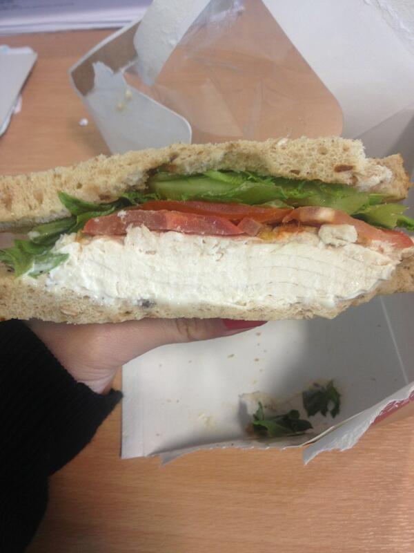 HannahMack17's tweet image. 7 slices of chicken. Not bad tesco #chicken #salad #buttie