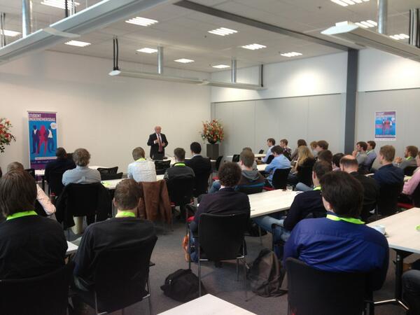 Y_deJong's tweet photo. Volle bak bij de #sod2013 Nu Ex-CEO van @Grolsch Jacques Troch over 'Ondernemen in Balans' #Saxion #Ondernemen http://t.co/8ScWqFn3Lc