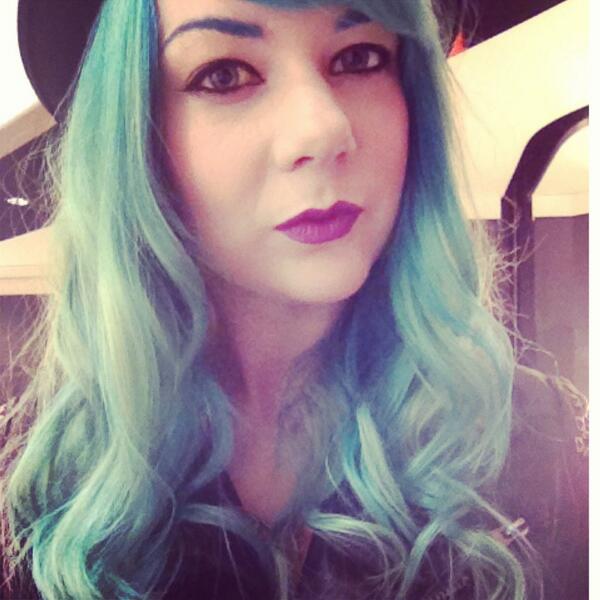 zoelondondj's tweet image. Look @mixedgemsuk @illamasqua @IllamasquaMD at the makeup Illamasqua Manchester Trafford did me!  #bluebrows