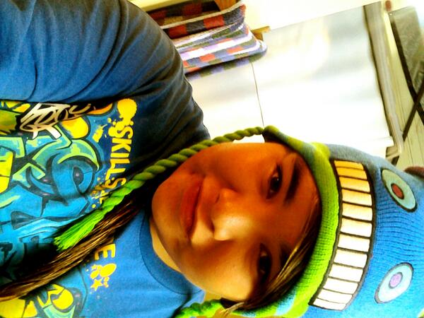 GIGGLES_IS_ME12's tweet photo. DO I REALLY WANT TO GO TO SKOOL I ONLY GO FOR FRIENDS NOT TO LEARN ONLY IN SOME CLASSES I DO http://t.co/2LJeHMOgix
