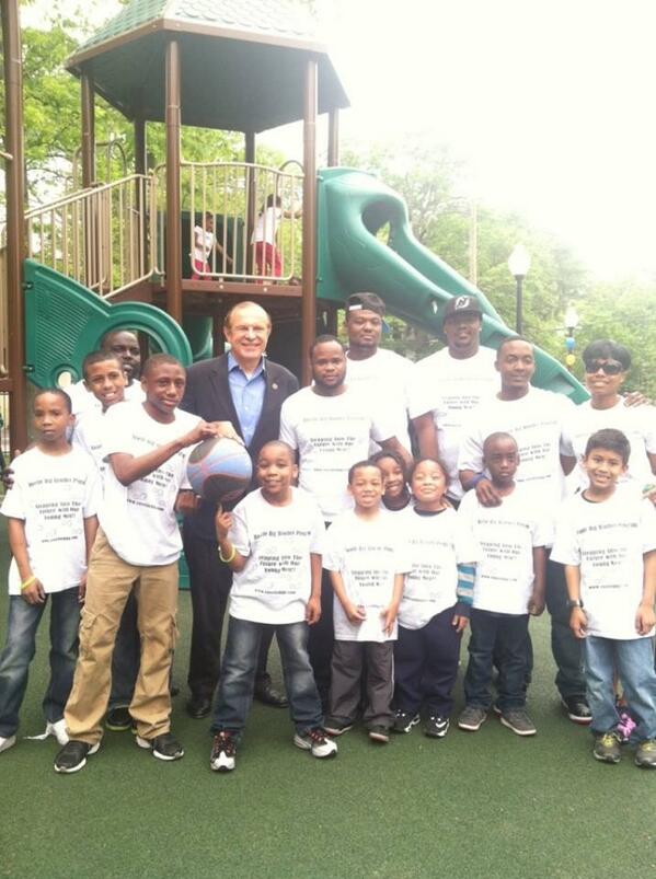 roselle_bbp's tweet photo. @SenatorLesniak supports the the Big Brothers @MarcusLebron @Nova908 http://t.co/eIpU27gWJM