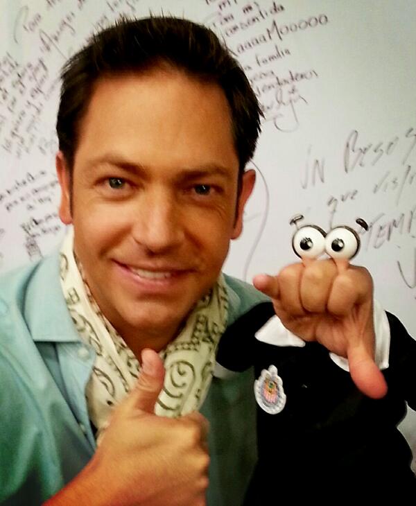 janmexico's tweet photo. Convenciendo al Conpayito @EDSONZUNIGA para que apoye a las águilas! http://t.co/jV7yvhUxhy