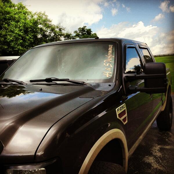 ChristianCole85's tweet photo. New Sticker on the 6.4 #H&amp;S #SootLife @DieselAllDay @DieselLegends @DieselPride @_dieselpower_ @TrucksDiesel http://t.co/zs9KV5z1FJ
