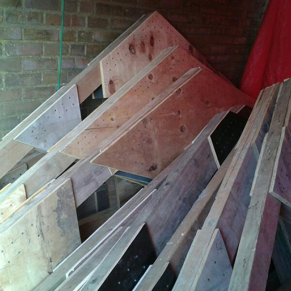 AlePenna86's tweet photo. five trusses in a day!not bad!  @CTCaravanserai #Flitched http://t.co/foT8DKY9r4