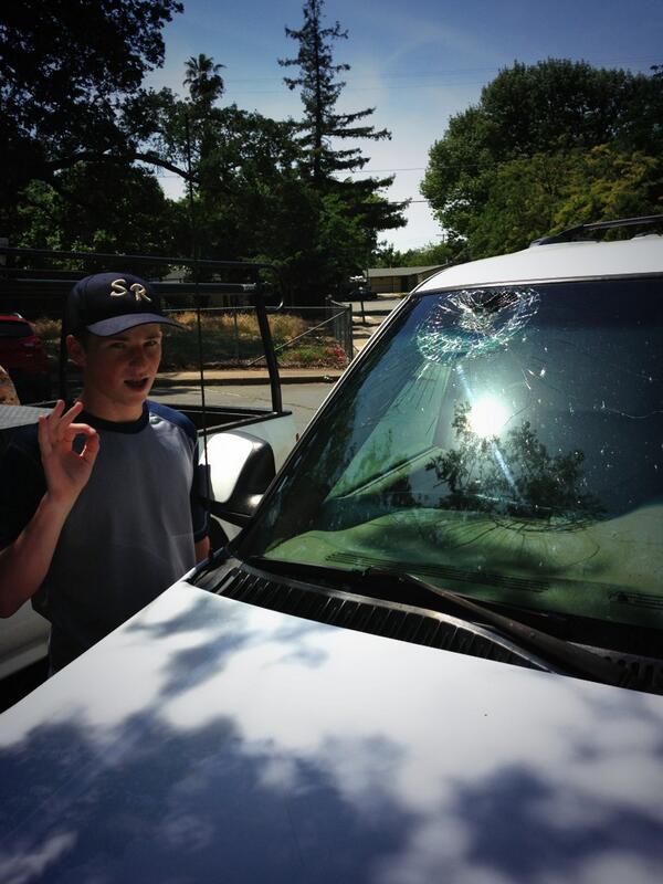 itsfashodave's tweet image. Well this is just fantastic #smashedwindshield #softball #tournament