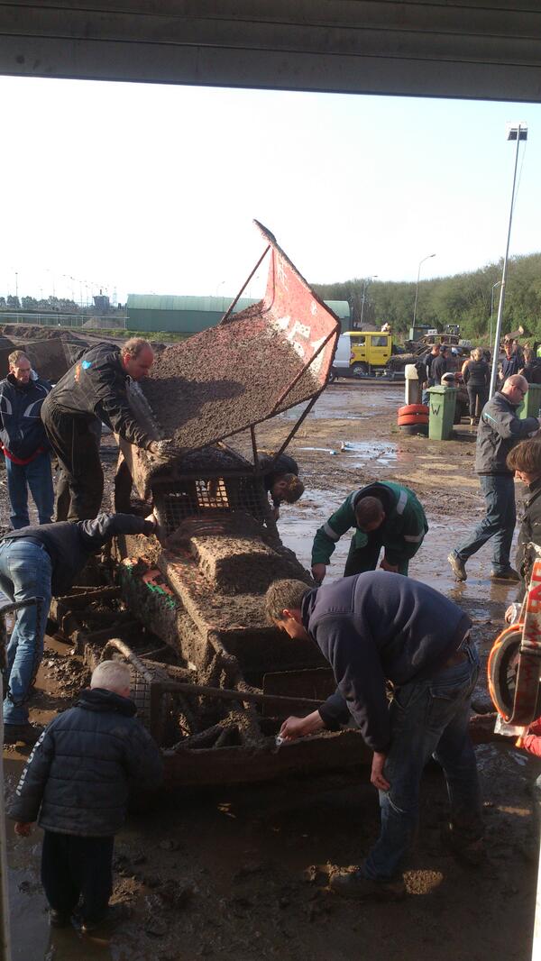 stockcarh141's tweet image. De laatste race eindigde met een te warme motor!!