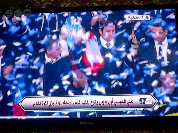 nashr_om's tweet photo. الصورة للذكرى #الحبسي_أول_لاعب_عربي_يحرز_كأس_إنجلترا http://t.co/L0xo4aRVmX