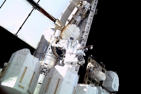 Cmdr_Hadfield tweet picture