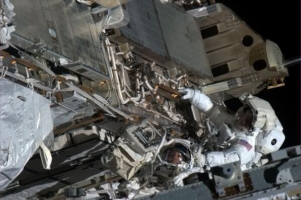 Cmdr_Hadfield tweet picture
