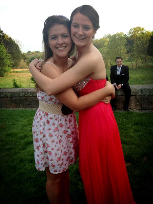Gmale13's tweet image. I love you more than life 😘 #midgetproblems @alangxox