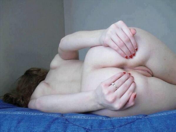 Algmyah32's tweet photo. أنا حاليا في وضعيه تشبه هالصورة #سكس_بنات http://t.co/8BHCBM7tnv