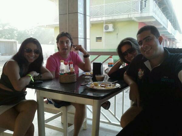 SilvanaAugusta's tweet photo. Festa bacana, gente bacana... Aqui eh curtição @IohannesC @ForroDaCurticao @LiviaBritt !!! http://t.co/kgyIIiMi3c