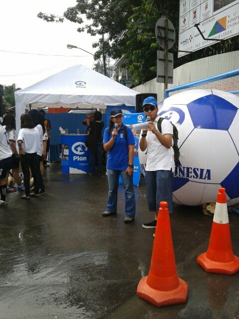 kmanggraeni's tweet photo. #Planindonesia Stand Plan Indonesia utk Promosi Sepak Bola Siswi se-Jakarta 18, 19 n 26 Mei 2013 di GOR Soemantri http://t.co/Q0IRFKGdHd
