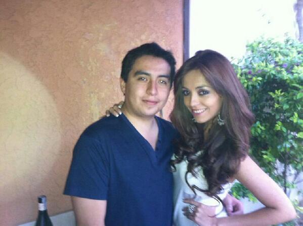 Robertets's tweet photo. With my sis @moni_tabo ^_^ http://t.co/MWXtzvsJPJ